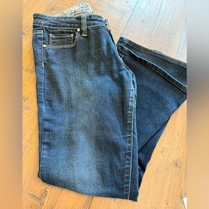 Paige premium denim woman’s canyon flare style jeans. Size. 29.  Made in USA.